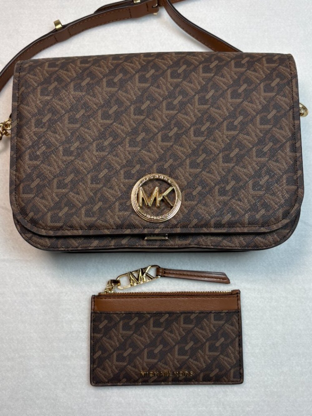 Michael Kors Delancey Empire Logo Messenger Bag Brown Matching Cardholder Chic